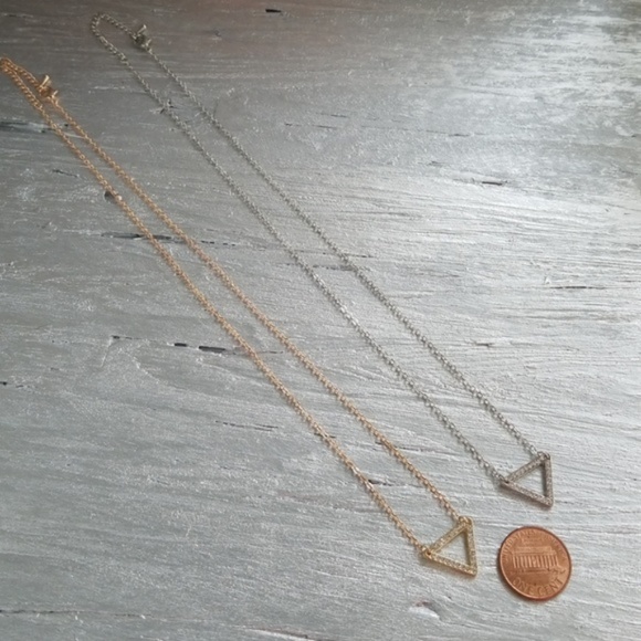 Dainty necklace SILVER OR GOLD AVAILABLE - Picture 3 of 4